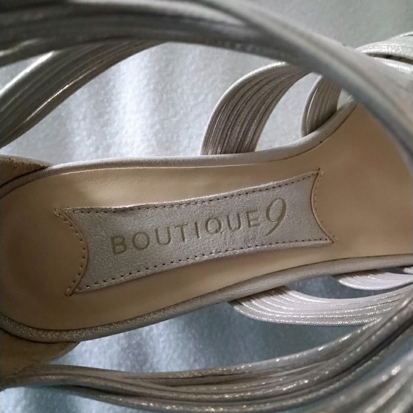 Boutique 9 Too Pretty White&Gold Kitten Heels - Picture 8 of 8